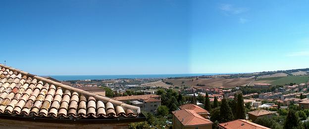 Da qui si pu godere dello splendido panorama della campagna marchigiana fino al Mare Adriatico...