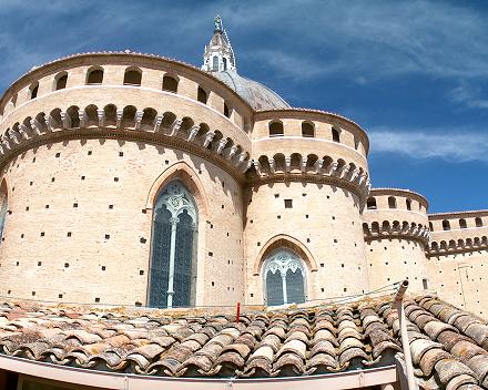 All'ombra dei bastioni della Basilica